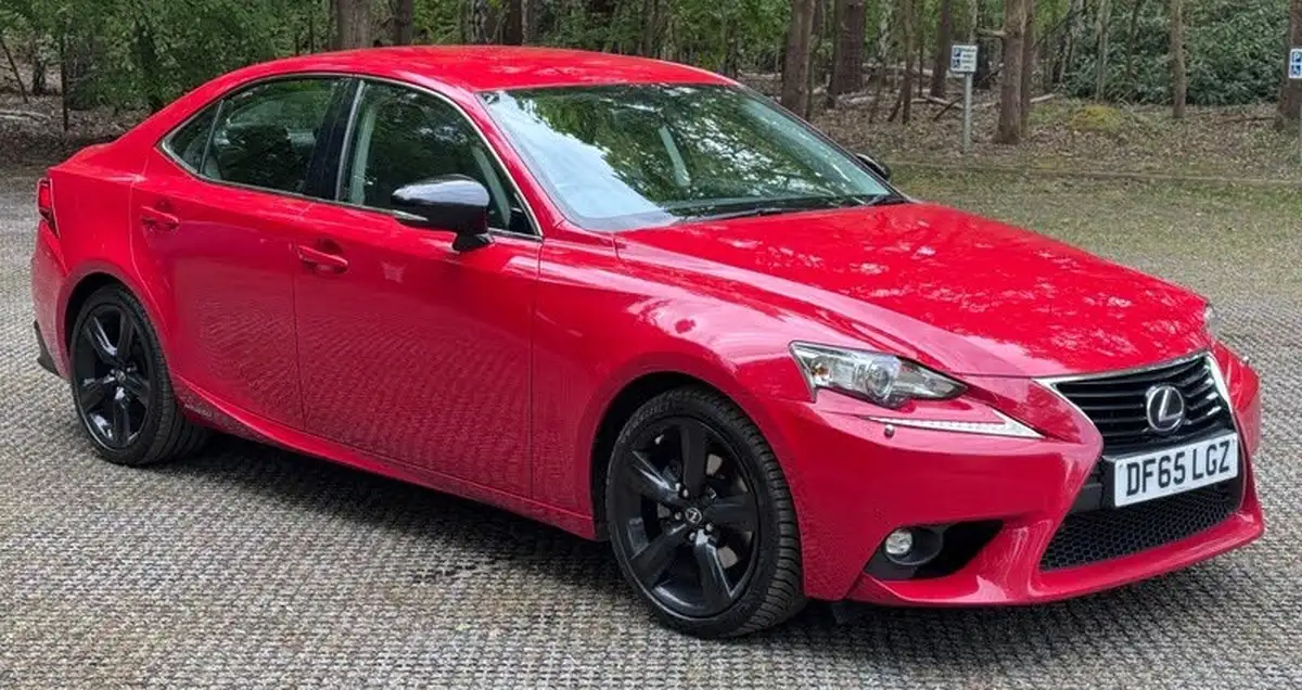 2015-lexus-is-300h-25-sport-big-5