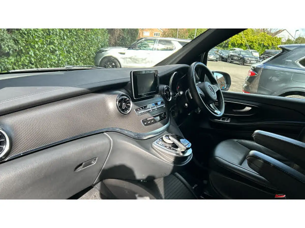 2020-mercedes-benz-v-class-20d-v300d-amg-line-extra-long-big-8