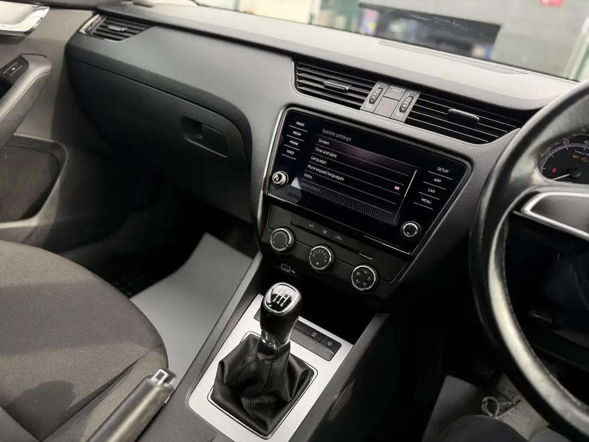 2020-skoda-octavia-10-tsi-s-hatchback-big-42
