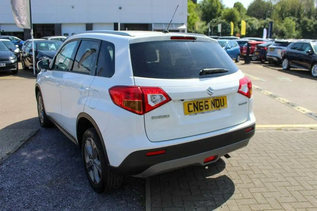 2016-suzuki-vitara-16-sz-t-big-4