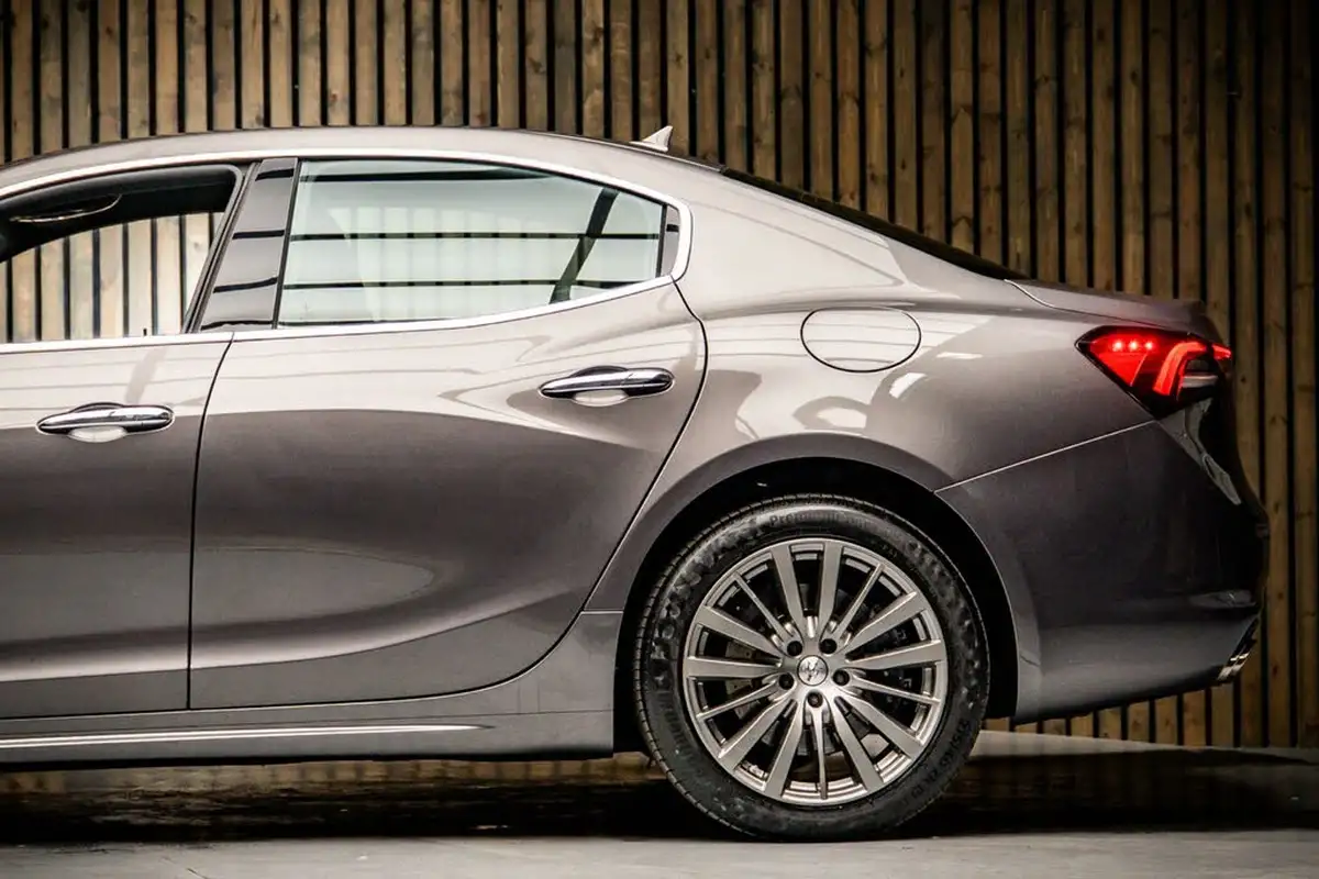 2022-maserati-ghibli-20-gt-1998cc-big-16