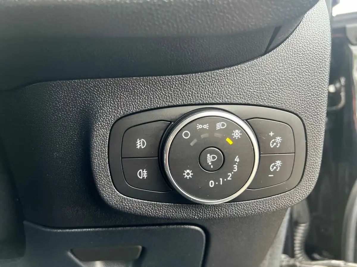 2022-ford-fiesta-big-22