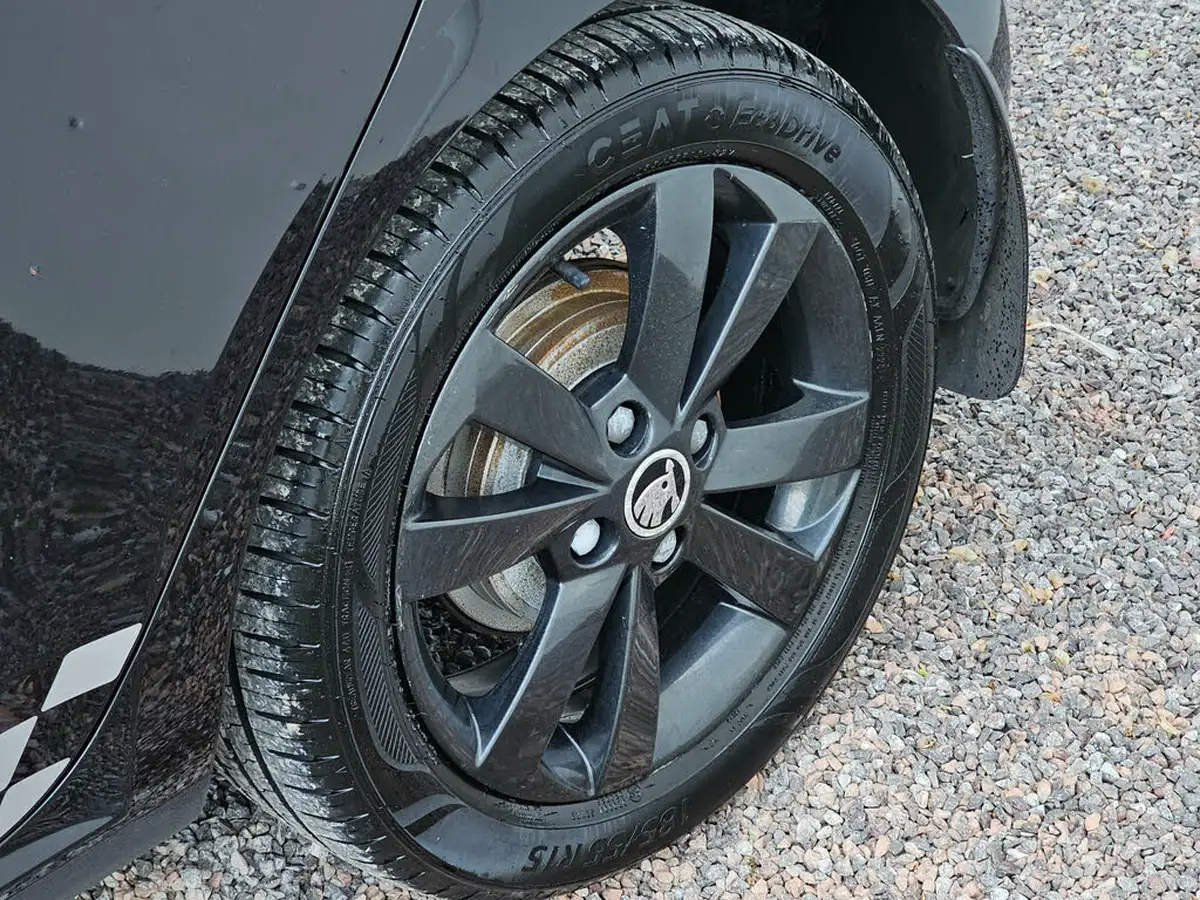 2014-skoda-citigo-10-monte-carlo-5d-big-14