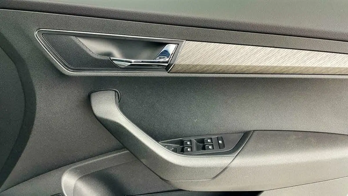 2023-skoda-karoq-15-tsi-se-l-dsg-big-18