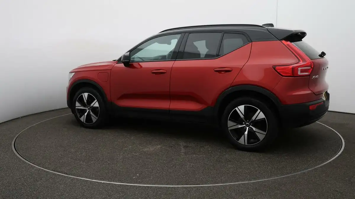 2022-volvo-xc40-15-t4-r-design-big-37