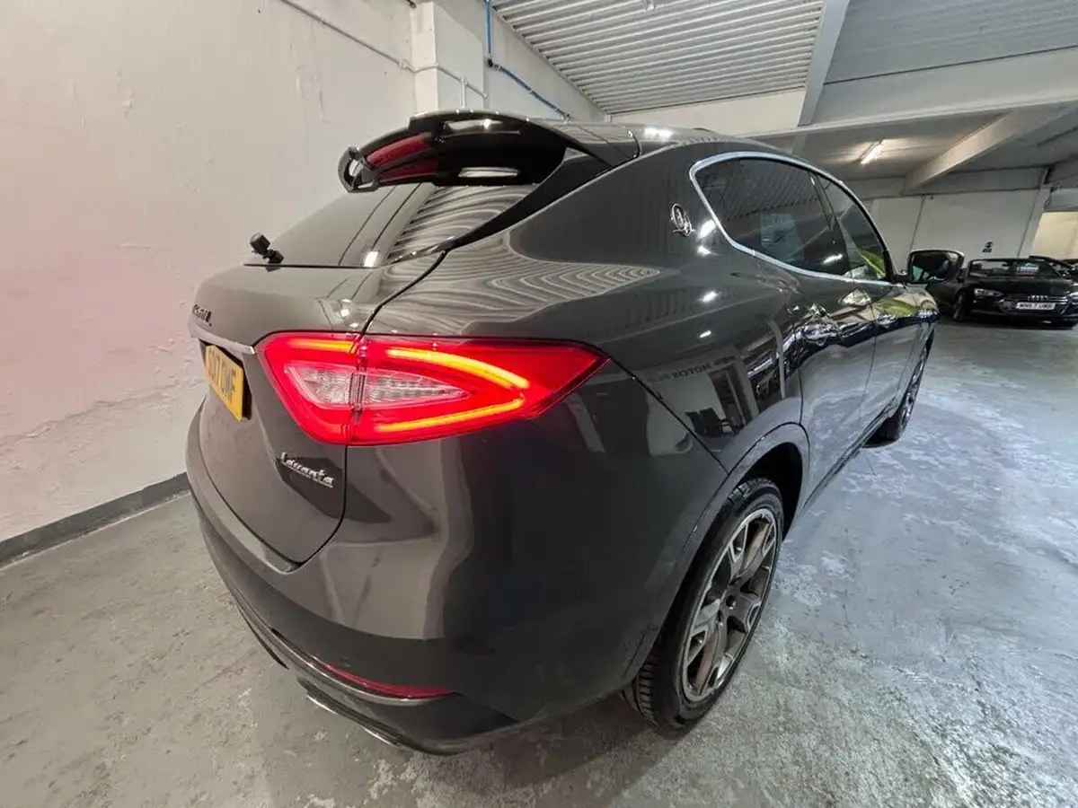 2017-maserati-levante-30td-4x4-no-trim-big-8
