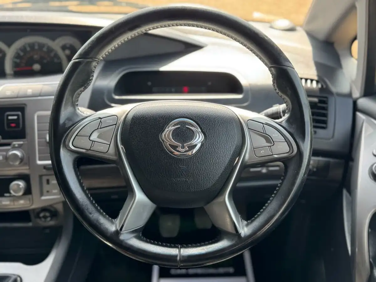 2017-kgm-ssangyong-turismo-22td-se-big-37