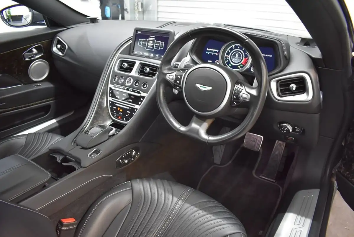 2016-aston-martin-db11-52-v12-launch-edition-big-1