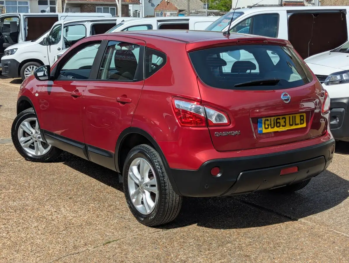 2013-nissan-qashqai-16-acenta-big-3