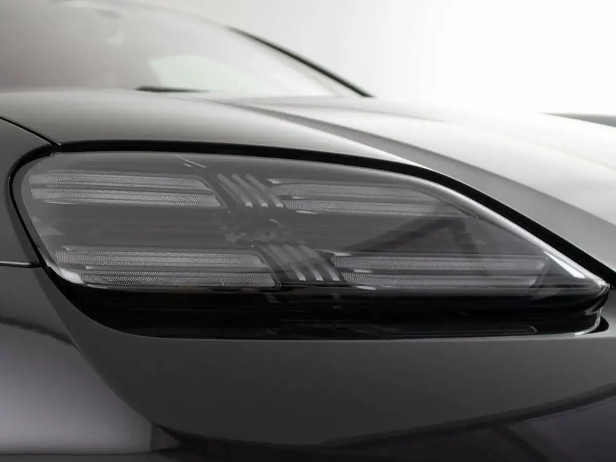 2024-porsche-macan-e-turbo-electric-big-16