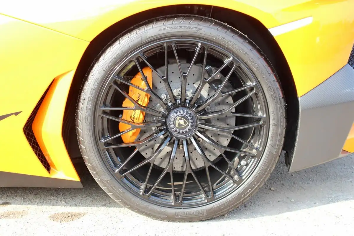 2016-lamborghini-aventador-65-lp-750-4-superveloce-coupe-big-20