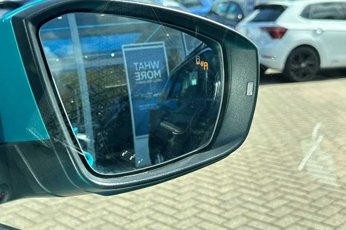 2022-volkswagen-t-cross-10-tsi-sel-big-25