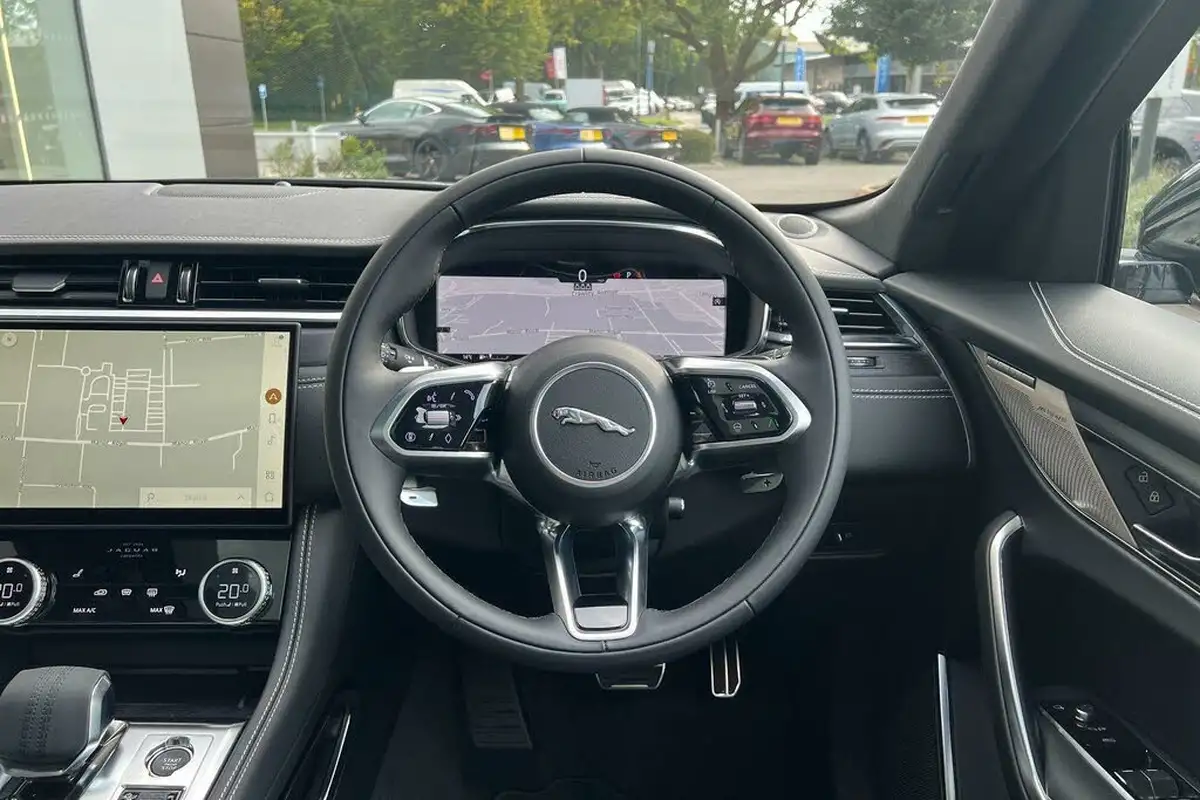 2024-jaguar-f-pace-20-d200-r-dynamic-hse-black-big-36