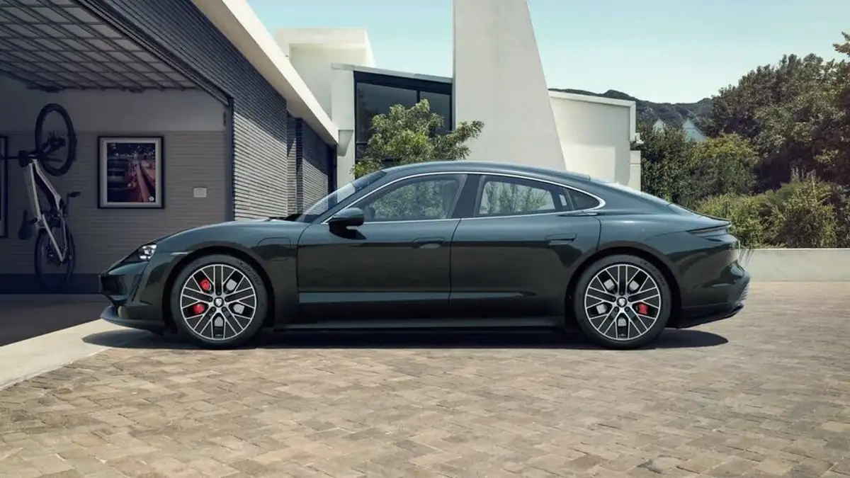 2022-porsche-taycan-e-4s-571ps-performance-battery-plus-big-1