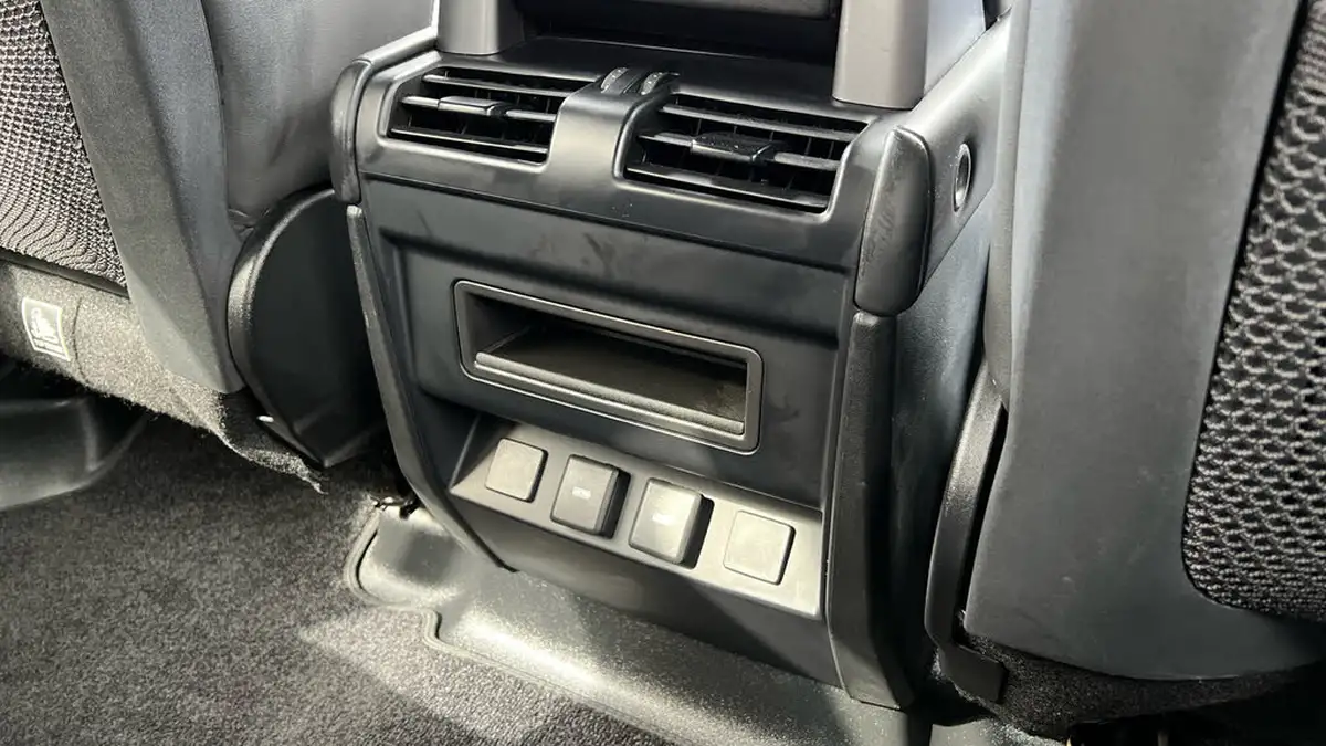 2023-land-rover-110-defender-30-d300-x-dynamic-hse-big-17