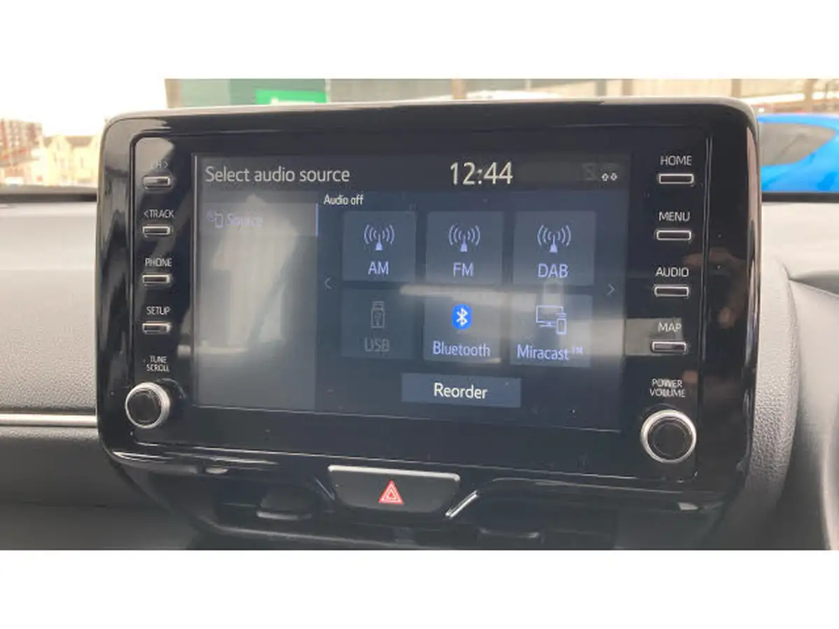 2023-toyota-yaris-cross-15-vvt-i-icon-big-6