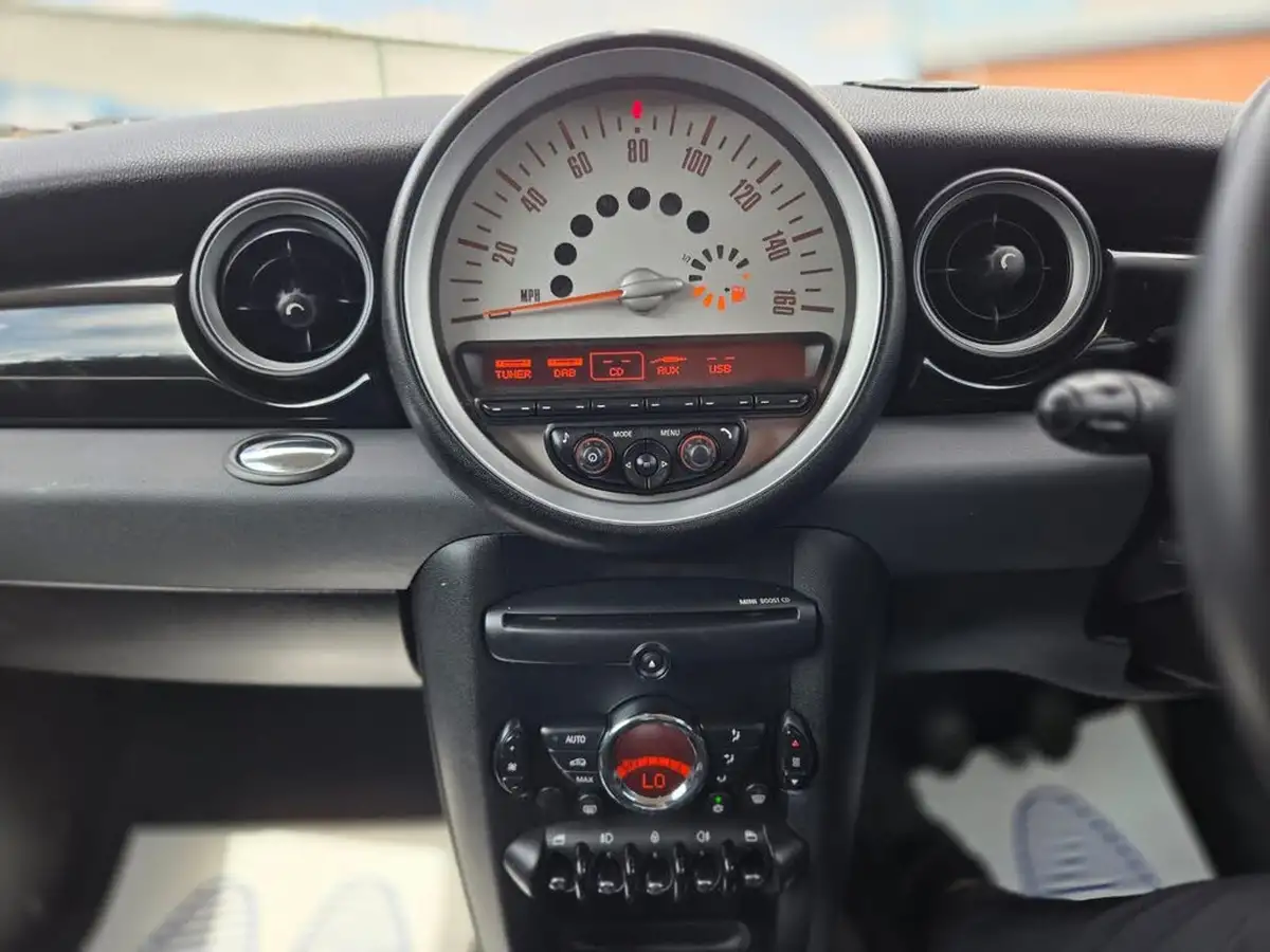 2012-mini-cooper-16-cooper-122bhp-hatchback-3d-big-17