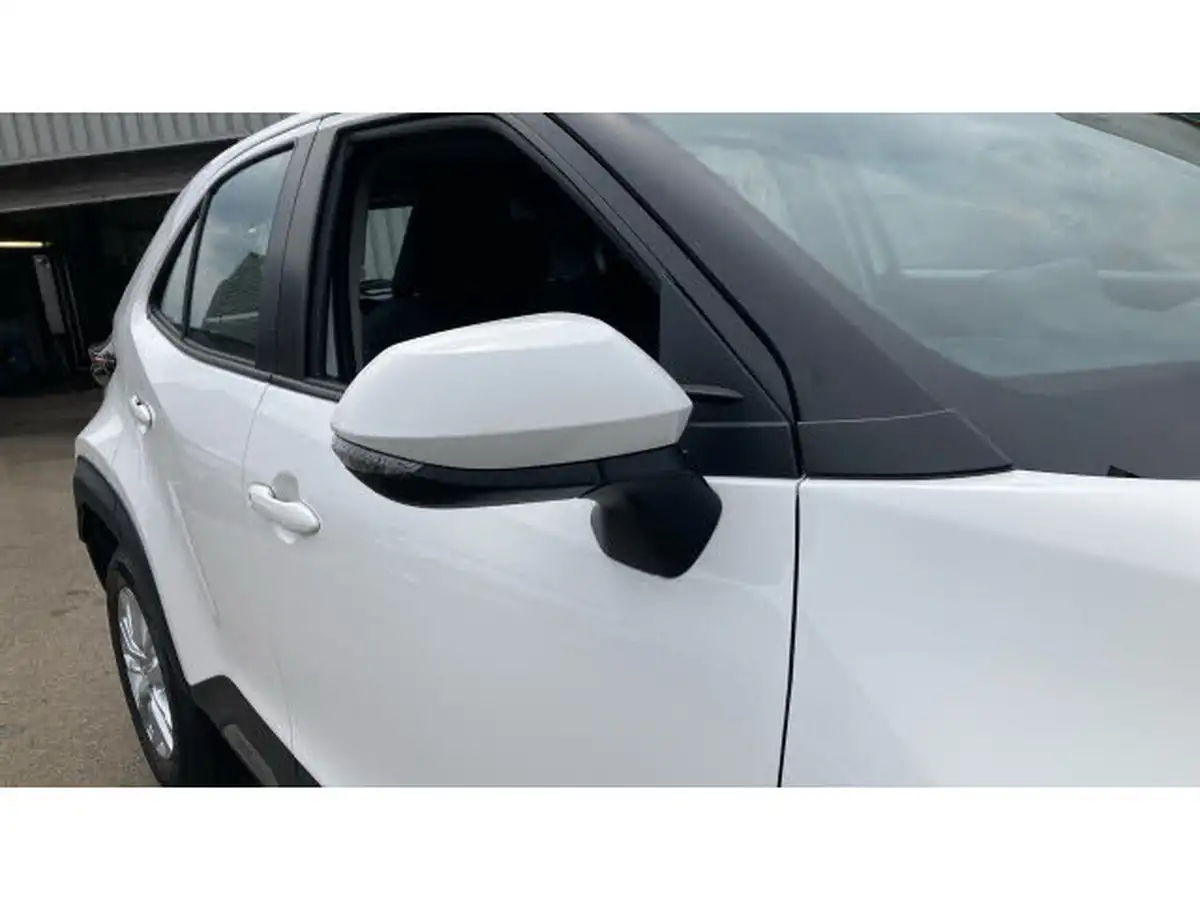 2023-toyota-yaris-cross-15-vvt-i-icon-big-30