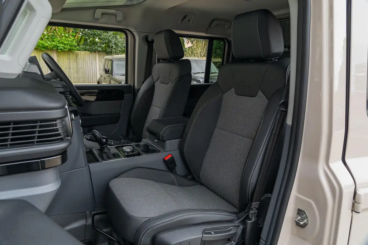 2024-ineos-grenadier-30-286pseu6d2-seat-commercial-panel-van-big-37