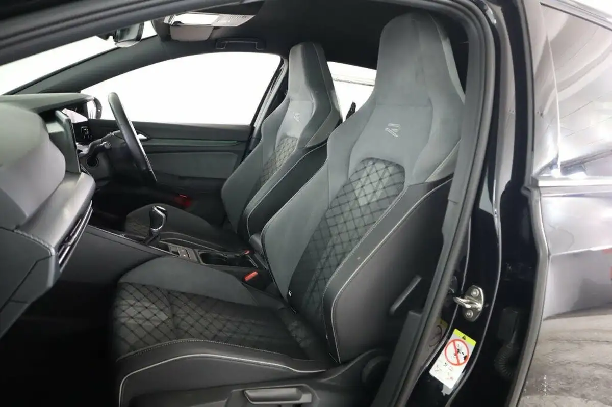 2022-volkswagen-golf-15-tsi-r-line-130ps-hatchback-big-48