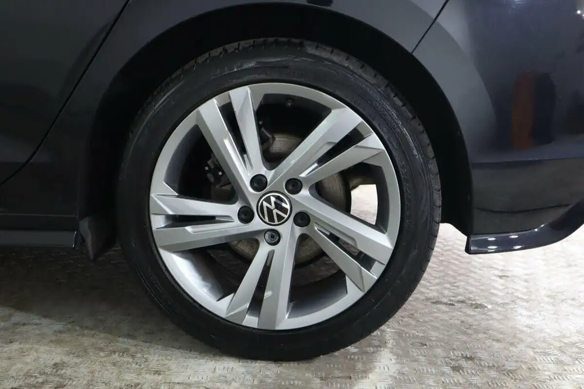 2022-volkswagen-golf-15-tsi-r-line-130ps-hatchback-big-24