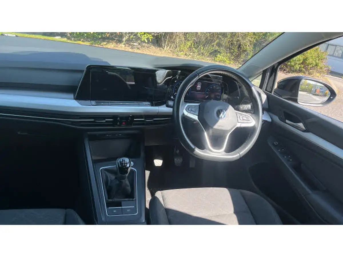 2022-volkswagen-golf-15-tsi-life-130ps-hatchback-big-9