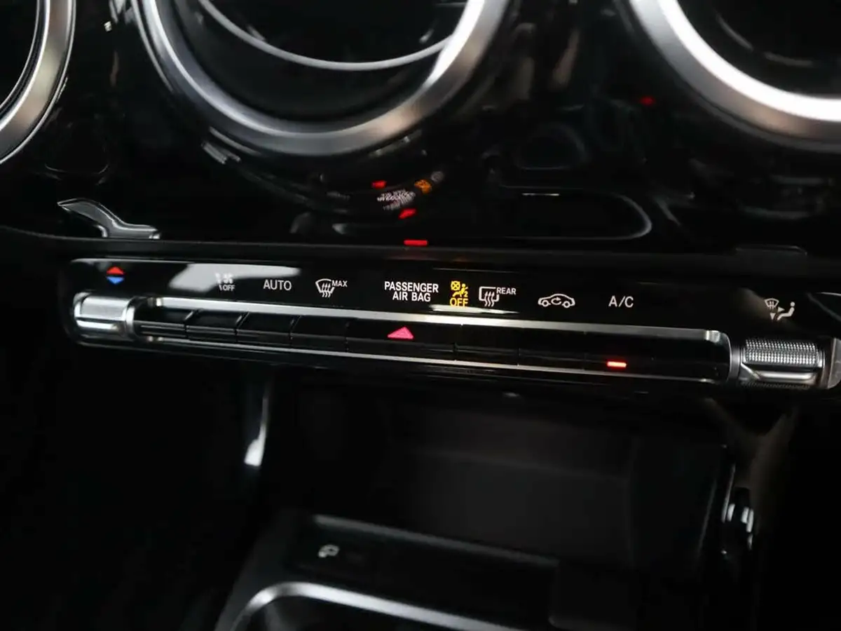 2021-mercedes-benz-a-class-20d-a180d-se-big-16