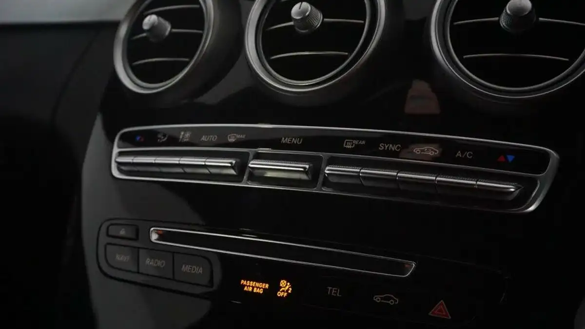 2015-mercedes-benz-c-class-21cdi-c220-amg-line-premiumss-saloon-4d-7g-tronic-plus-big-18