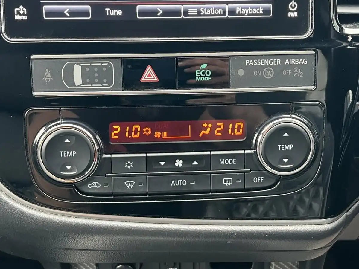 2018-mitsubishi-outlander-24-5h-phev-big-39