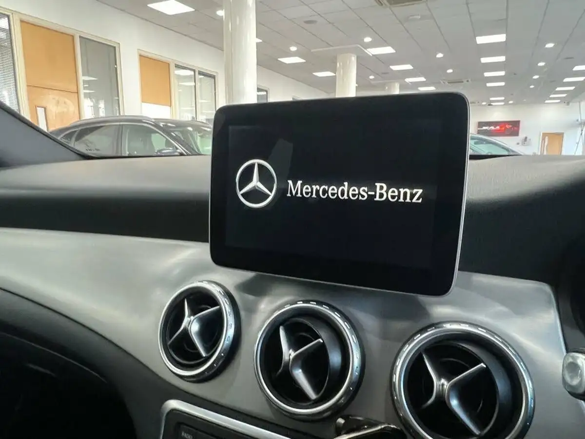 2016-mercedes-benz-gla-class-20-gla-250-amg-line-ss-7g-dct-big-17
