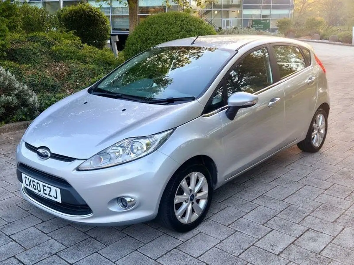 2010-ford-fiesta-14-zetec-96ps-5d-auto-big-1