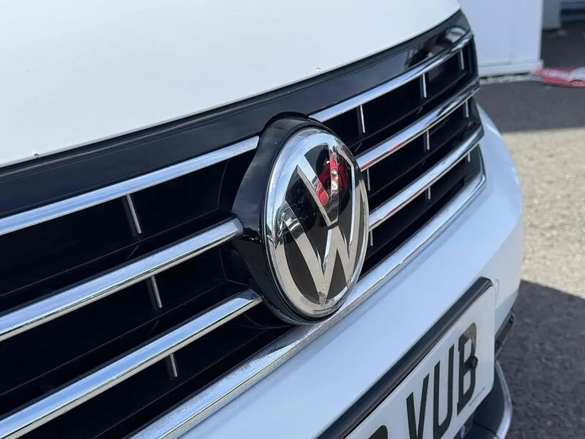 2020-volkswagen-passat-15-tsi-r-line-estate-5d-dsg-big-6