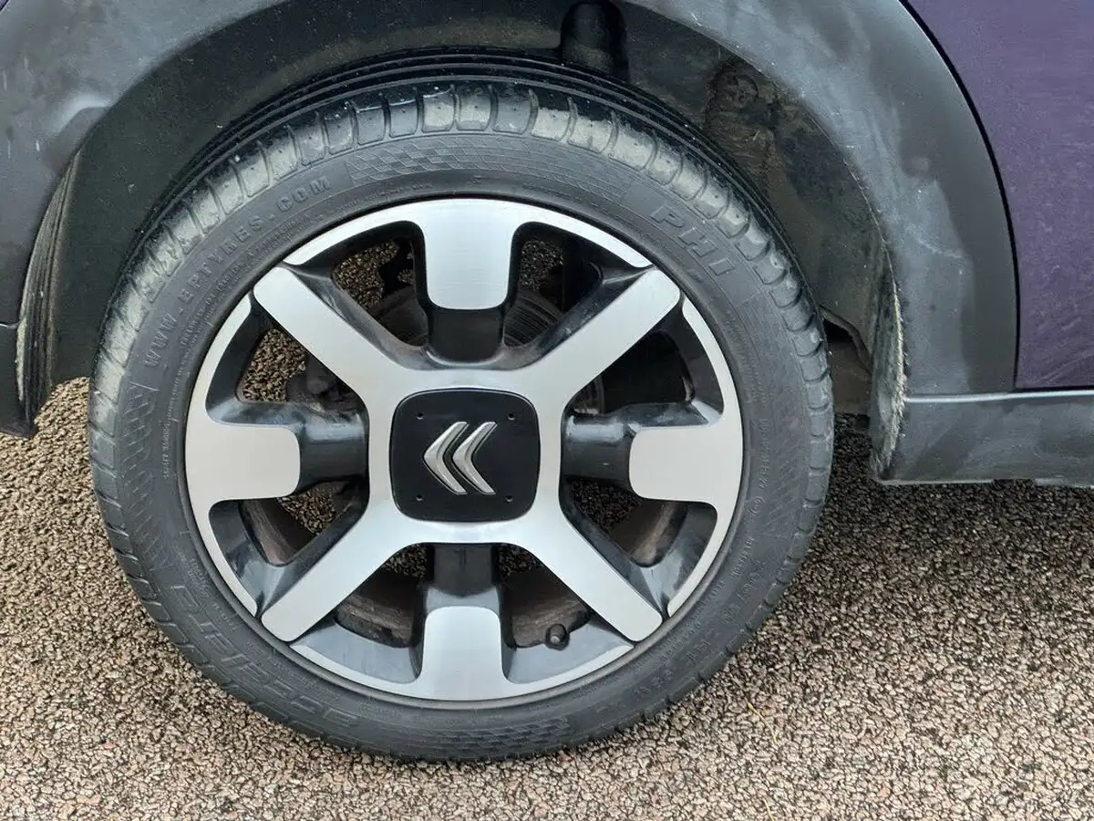 2015-citroen-c4-cactus-16bluehdi-flair-big-27