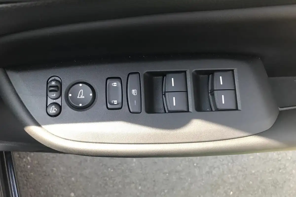 2025-honda-jazz-15-i-mmd-advance-big-12