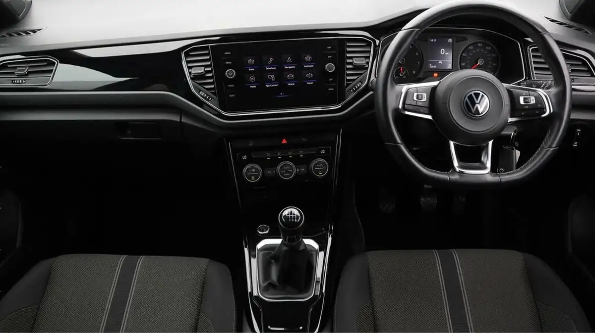 2021-volkswagen-t-roc-15-tsi-black-edition-big-12