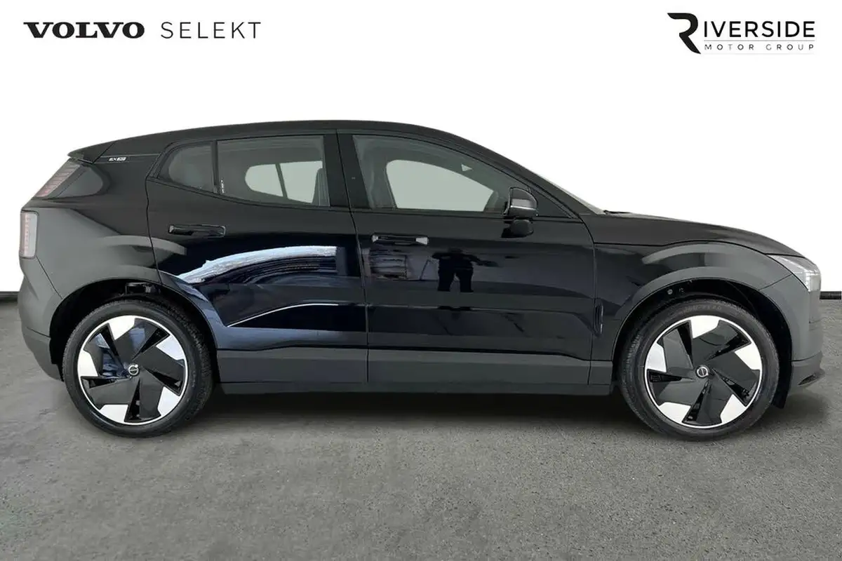 2024-volvo-ex30-e-single-motor-plus-extended-range-big-3