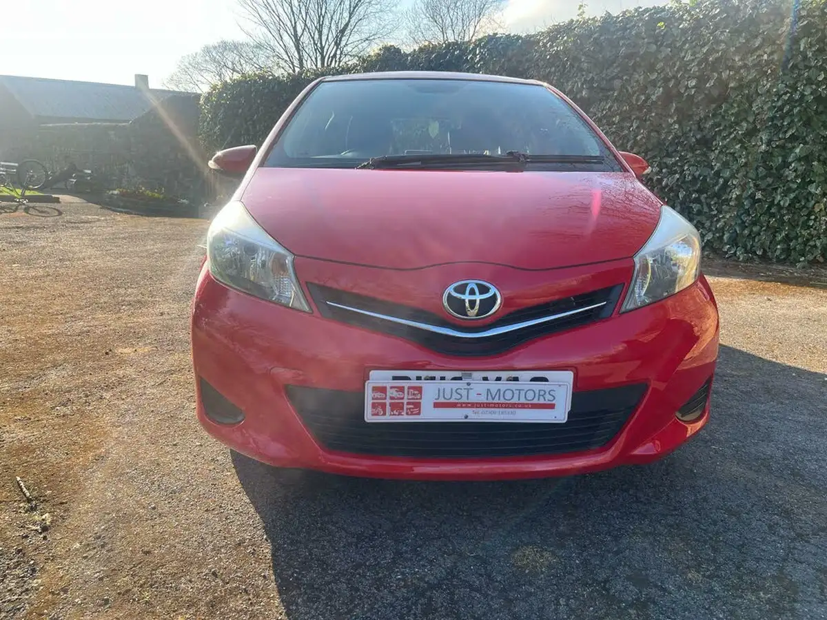 2012-toyota-yaris-10-tr-touch-go-5d-big-49