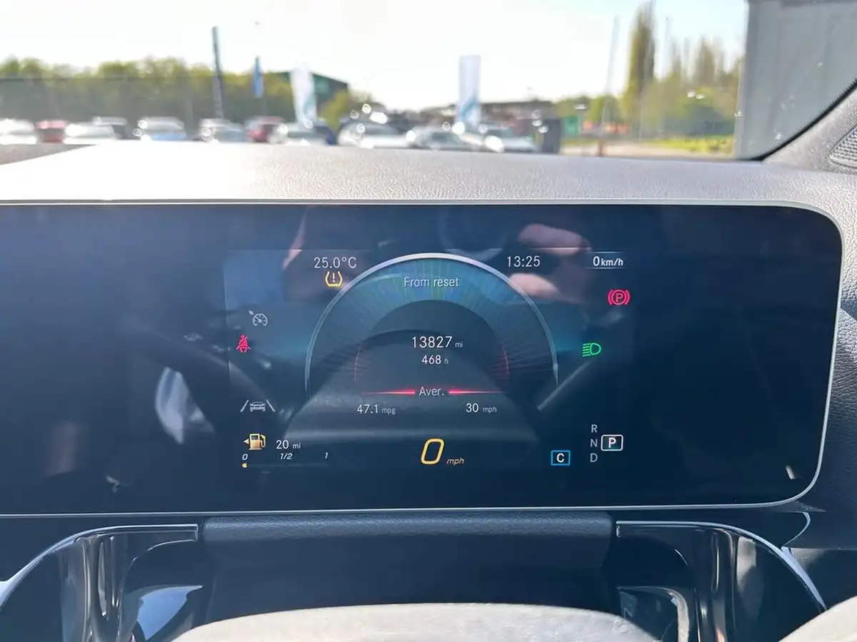 2021-mercedes-benz-gla-class-20d-gla-200d-sport-executive-big-36