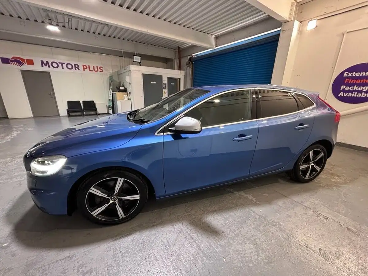 2017-volvo-v40-20td-d4-r-design-nav-plus-big-3