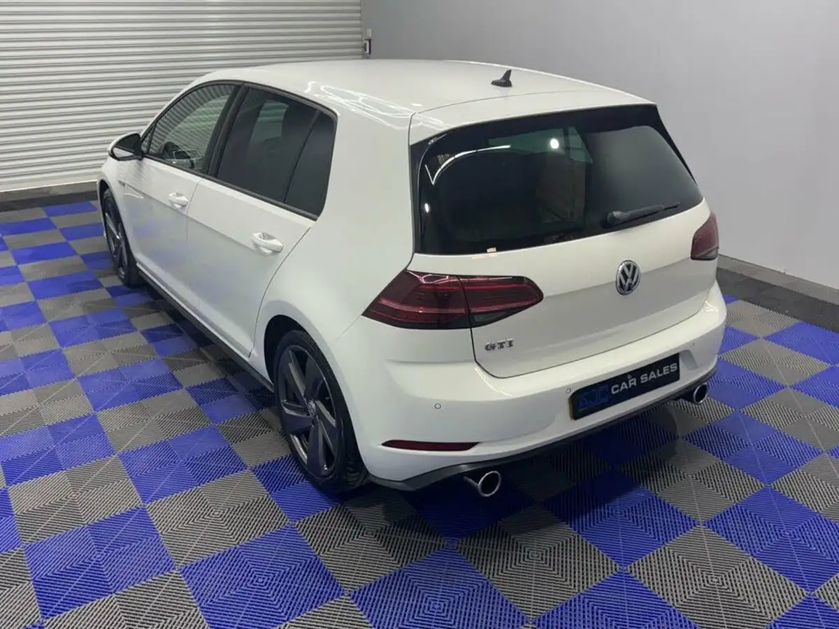 2018-volkswagen-golf-20-tsi-gti-5d-big-14