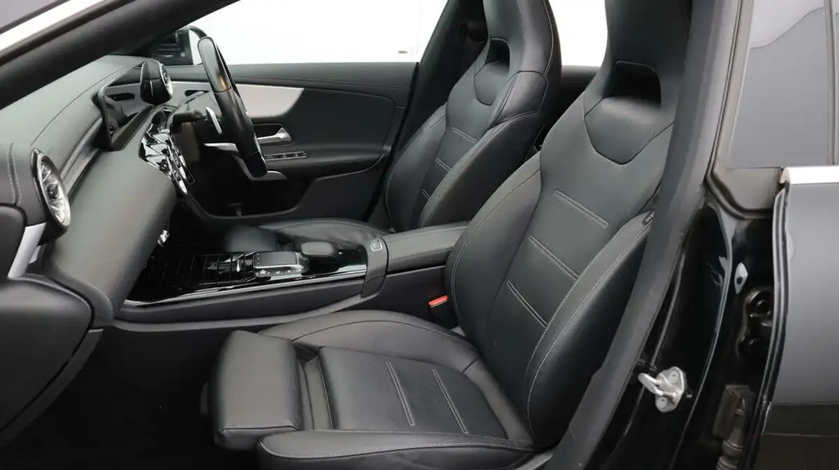 2021-mercedes-benz-cla-13-cla-180-amg-line-premium-plus-coupe-4d-big-14