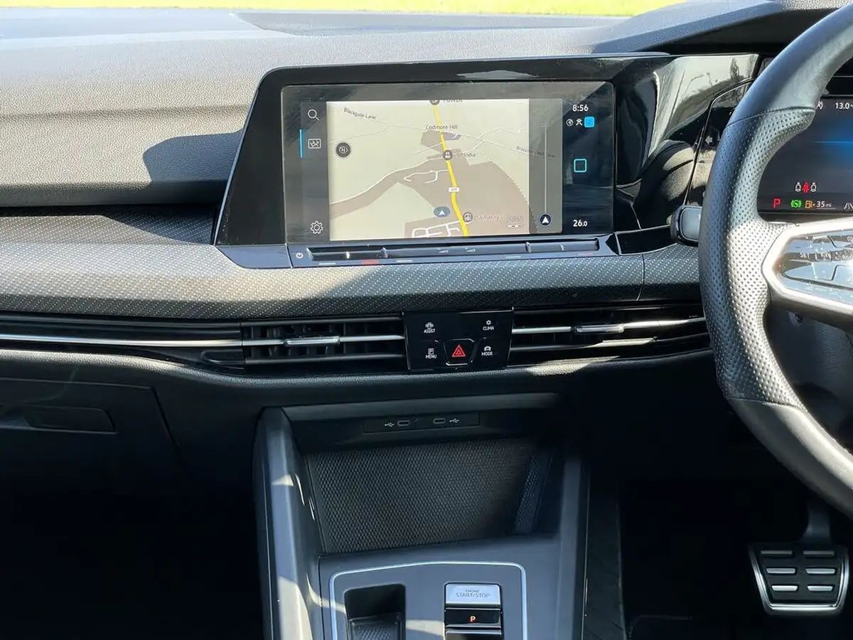 2021-volkswagen-golf-big-29
