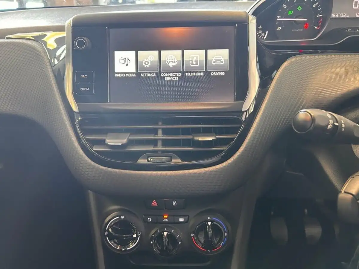 2016-peugeot-208-12-puretech-active-82bhp-5d-big-17
