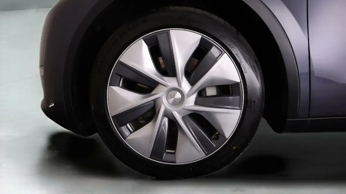 2022-tesla-model-y-e-long-range-big-18