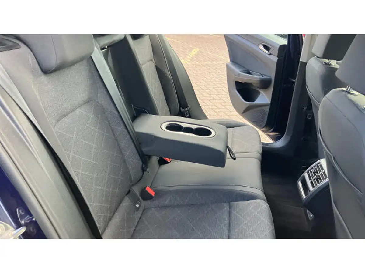 2022-volkswagen-golf-15-tsi-life-130ps-hatchback-big-29