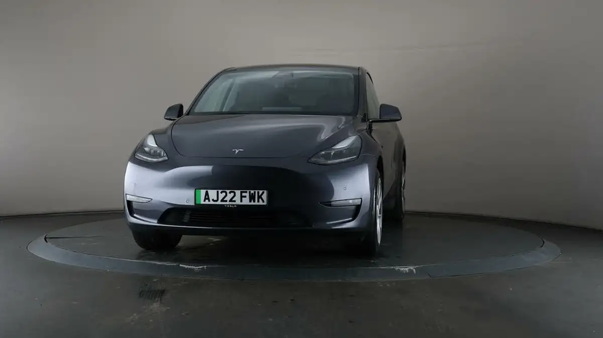 2022-tesla-model-y-e-long-range-big-39