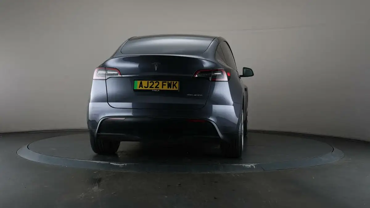 2022-tesla-model-y-e-long-range-big-63