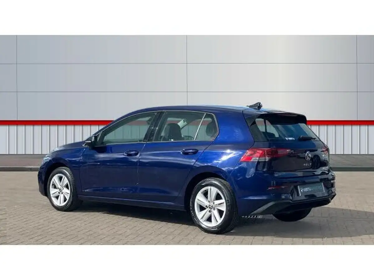 2022-volkswagen-golf-15-tsi-life-130ps-hatchback-big-1
