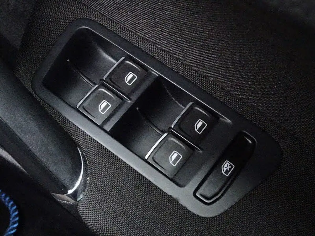 2013-volkswagen-golf-14-se-ss-hatchback-5d-1395cc-dsg-big-25