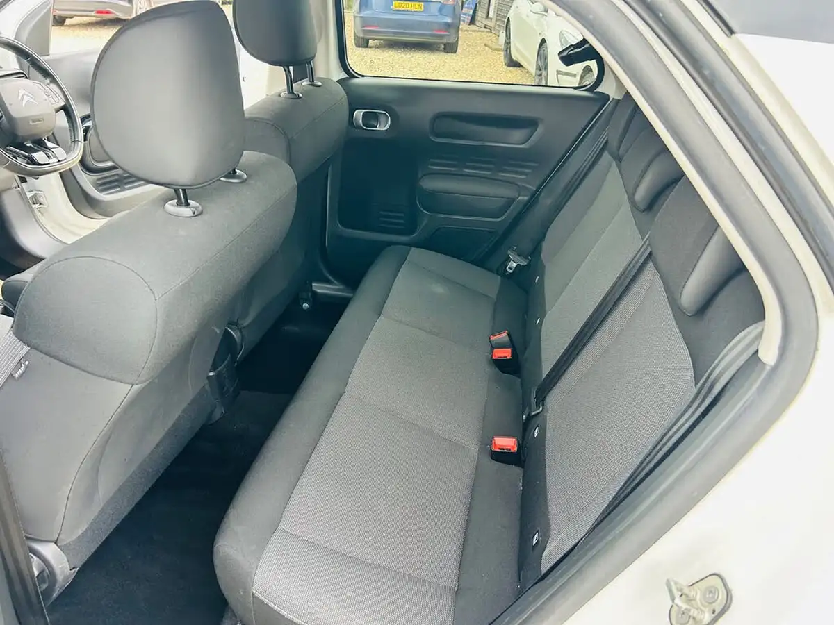 2015-citroen-c4-cactus-16bluehdi-flair-big-13